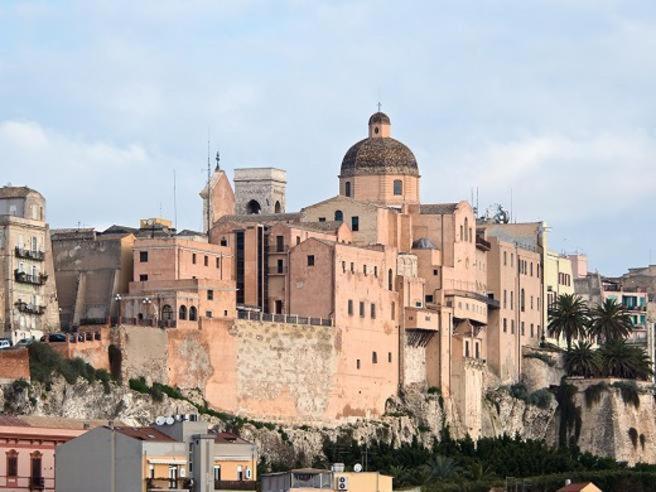 Castello'S Rooms Cagliari Ngoại thất bức ảnh