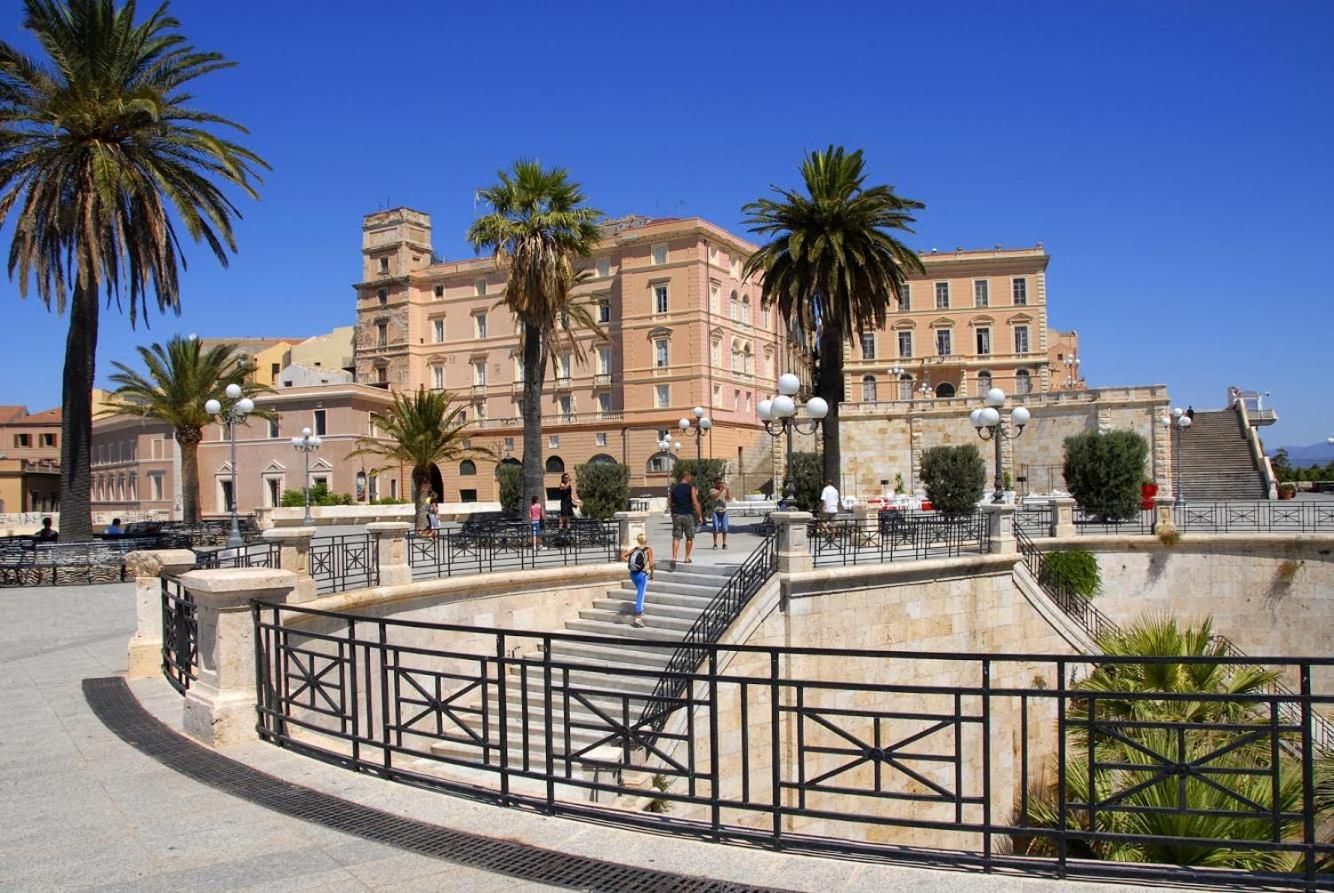 Castello'S Rooms Cagliari Ngoại thất bức ảnh