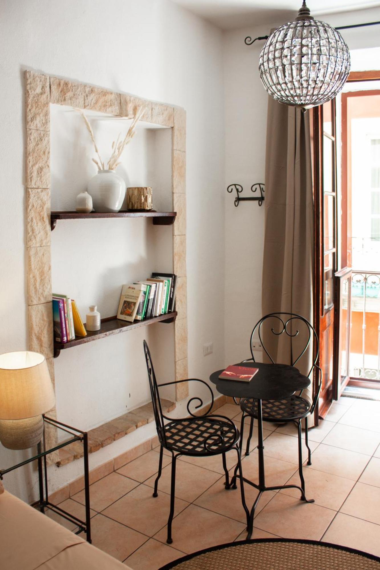 Castello'S Rooms Cagliari Ngoại thất bức ảnh