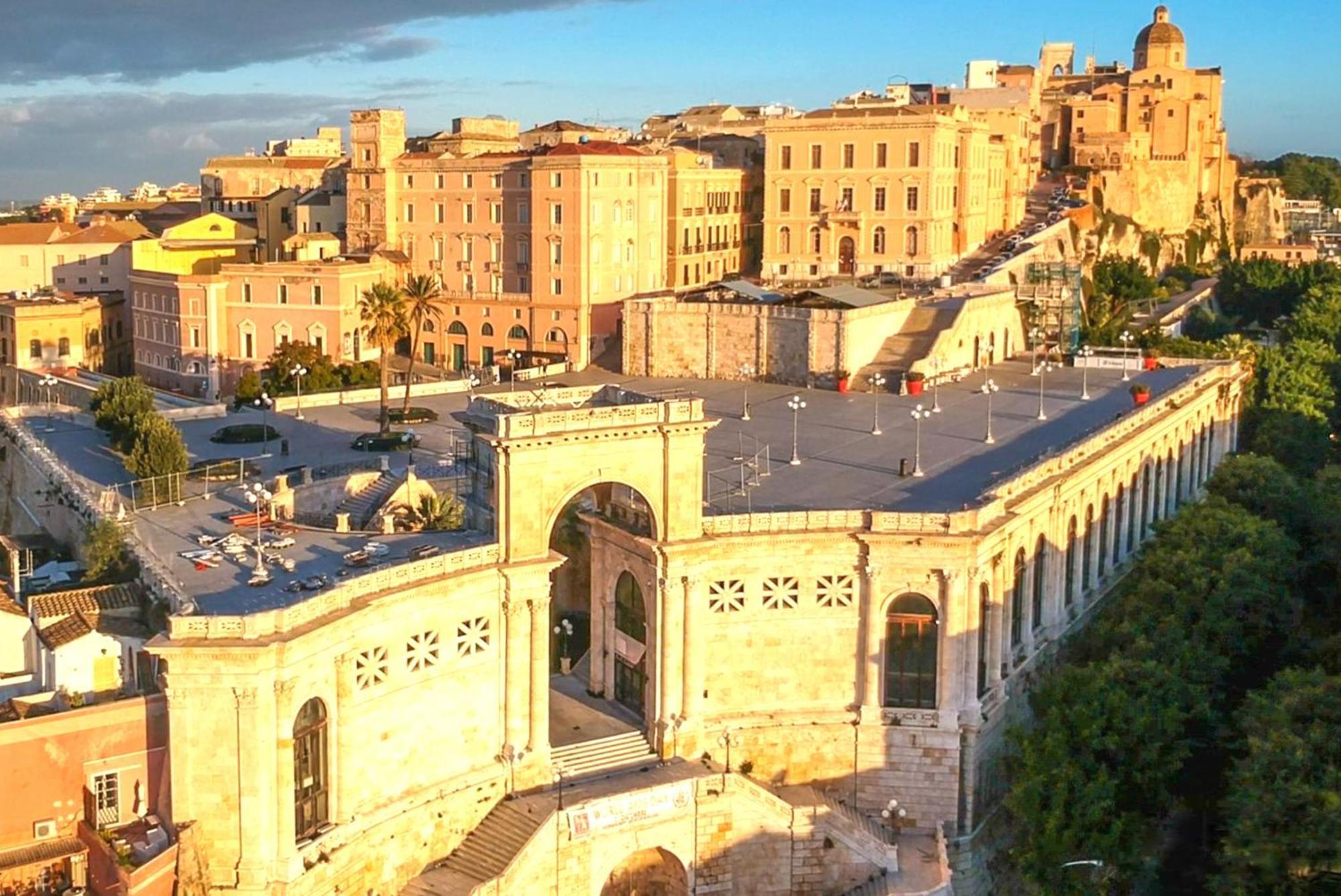 Castello'S Rooms Cagliari Ngoại thất bức ảnh